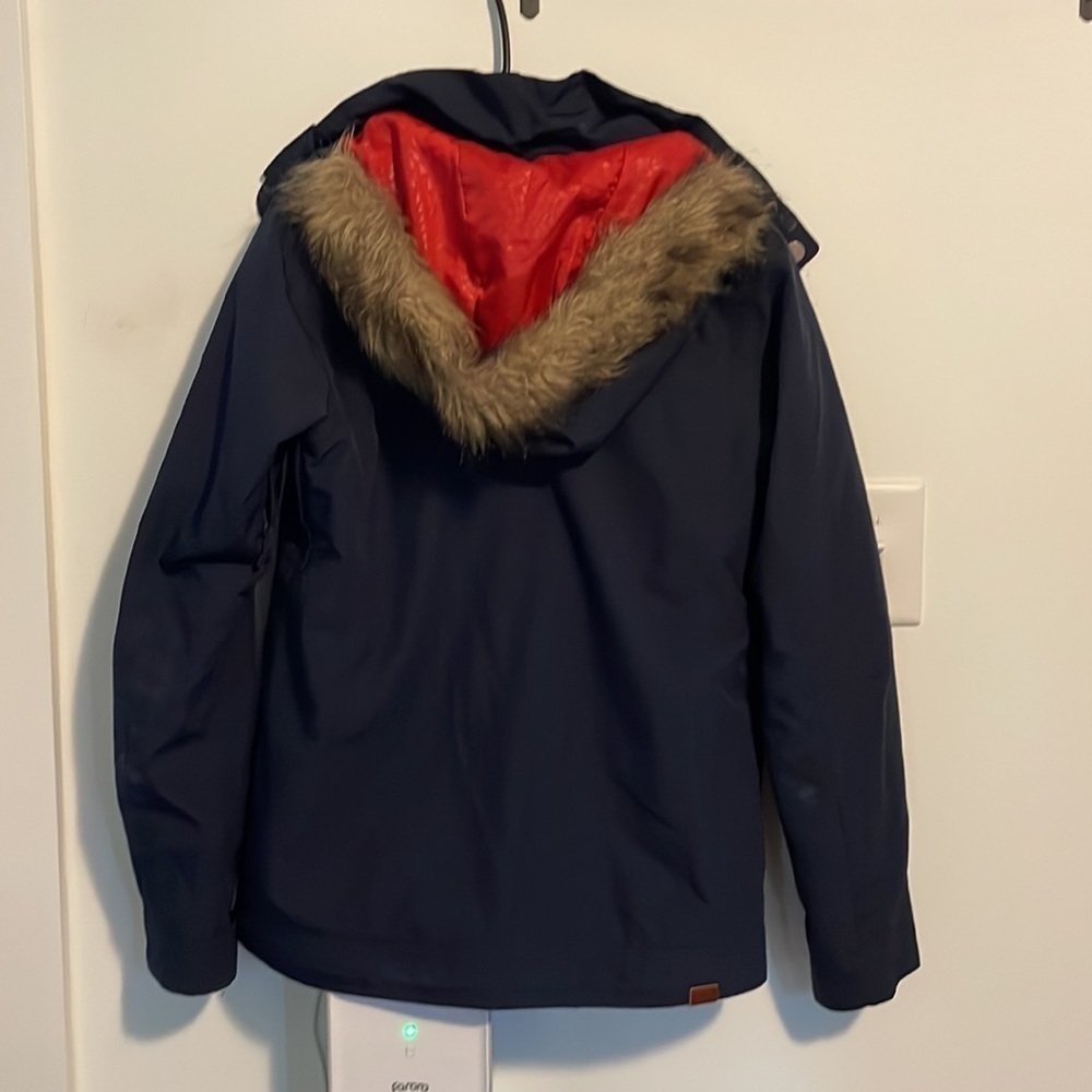 Roxy snowboard/skiing jacket w/ fur hood- Sz small - Picture 2 of 5